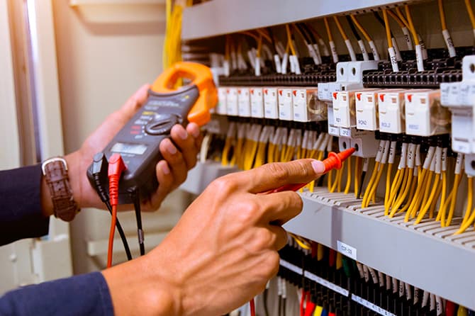 I.E.E Impianti Elettrici Elettronici